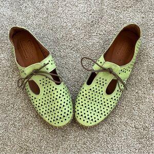 Spring Step Green Perforated Lace-Up Shoes Lightweight US 8.5 EU 39